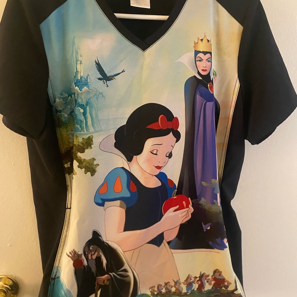 Disney women’s scrub top size small